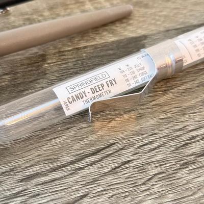 LOT 147K: Kitchen Thermometers incl. Glass Candy & Deep Fry