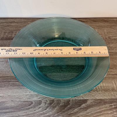 LOT 148K: Beautiful Bormioli Rocco Teal Glass Bowl Set