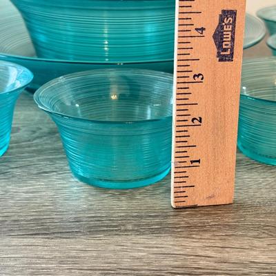 LOT 148K: Beautiful Bormioli Rocco Teal Glass Bowl Set