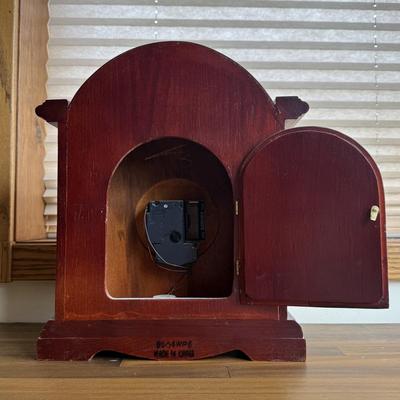 LOT 154F: Strausburg Manor Tempus Fugit Quartz Mantle Clock