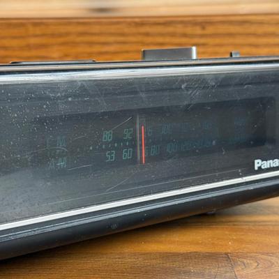 LOT 155F: Vintage Panasonic Clock Radio Model RC 200