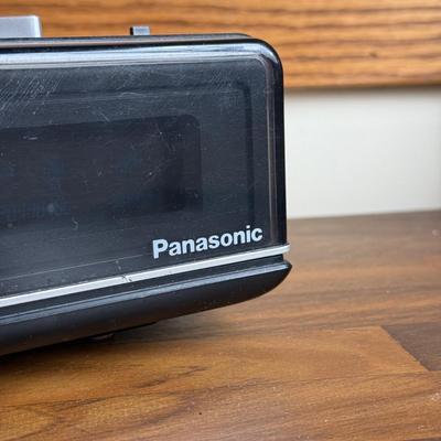 LOT 155F: Vintage Panasonic Clock Radio Model RC 200