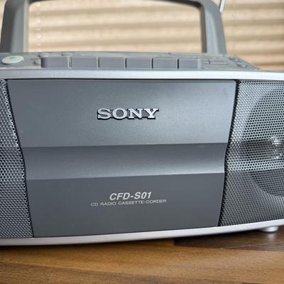 LOT 156F: Sony CD Radio Cassette-Corder Model CFD-S01