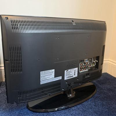 LOT 159F: Samsung TV Model LN-T2342H