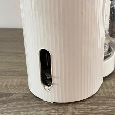 LOT 187K: Coffee Collection: Milk Frothing Machine, Coffee Maker & More