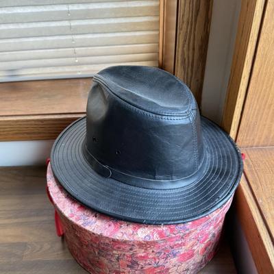 LOT 199: Fancy Hats: Henschel Hat Co & Wool