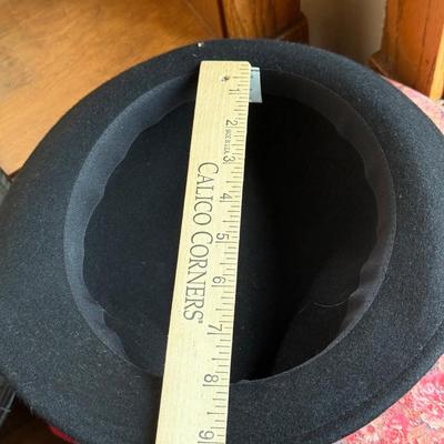 LOT 199: Fancy Hats: Henschel Hat Co & Wool
