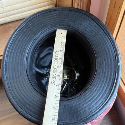 LOT 199: Fancy Hats: Henschel Hat Co & Wool