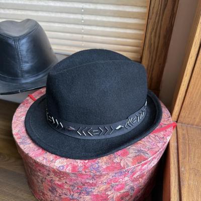 LOT 199: Fancy Hats: Henschel Hat Co & Wool