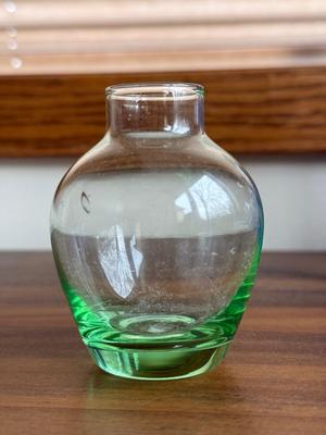 LOT 227: Signed Kathleen Ryan Iridescent Bowl, Mini Green Glass Vase, Blue Stained Glass Pieces & More