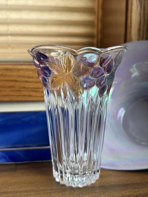 LOT 227: Signed Kathleen Ryan Iridescent Bowl, Mini Green Glass Vase, Blue Stained Glass Pieces & More