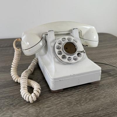 LOT 230: Vintage Western Electric Company Telephone