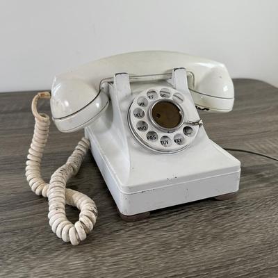LOT 230: Vintage Western Electric Company Telephone