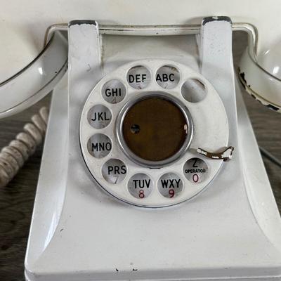 LOT 230: Vintage Western Electric Company Telephone