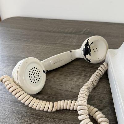 LOT 230: Vintage Western Electric Company Telephone