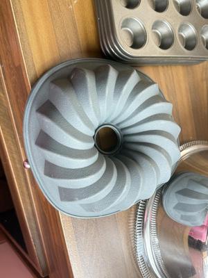 LOT 233: Baking Collection: Mini Cast Iron Loaf Pans in Box, Pie & Tart Pans, Pyrex Glass Dishes, Cake Plate w/ Metal Cloche & More