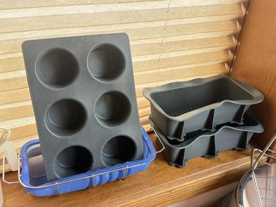 LOT 233: Baking Collection: Mini Cast Iron Loaf Pans in Box, Pie & Tart Pans, Pyrex Glass Dishes, Cake Plate w/ Metal Cloche & More