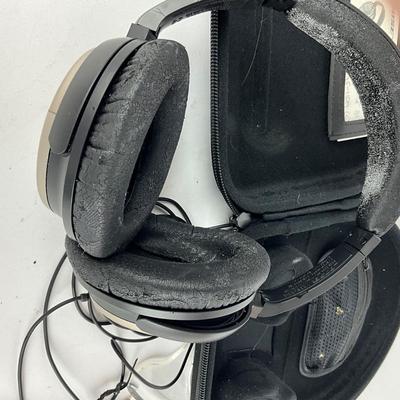L909 BOSE Quiet Comfort II Headphones