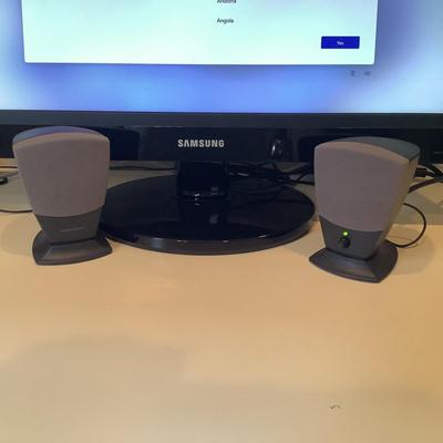 O942 ACER PC, Samsung Monitor, Harmon Kardon Speaker Set,