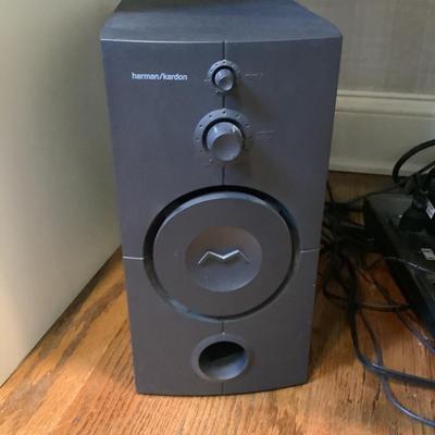 O942 ACER PC, Samsung Monitor, Harmon Kardon Speaker Set,