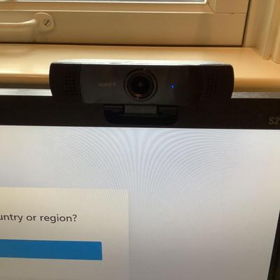 O942 ACER PC, Samsung Monitor, Harmon Kardon Speaker Set,