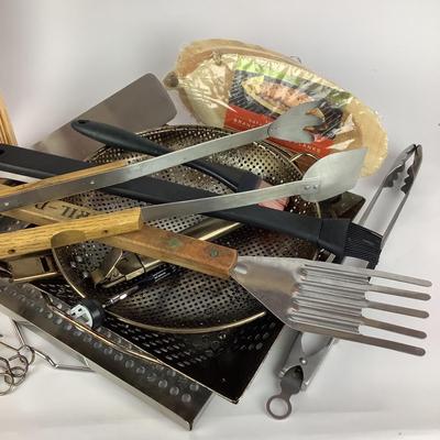 G943 BBQ / Grill Utensil Set, Cookbooks, Skewers and more