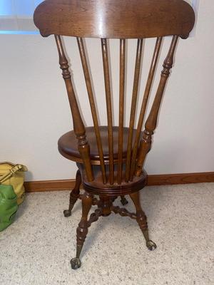 ANTIQUE SWIVEL PIANO STOOL WITH GLASS BALL BRASS CLAW FEET
