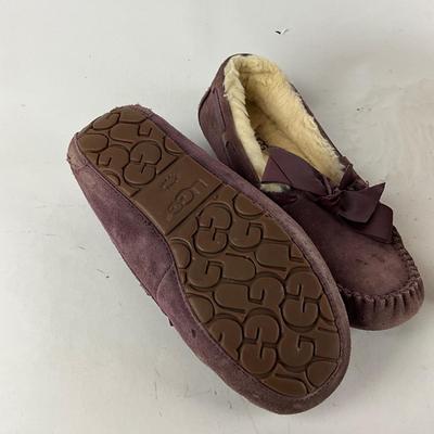 M990 Two Pairs of Women's UGG Shoes and Slippers Size 8.5-9