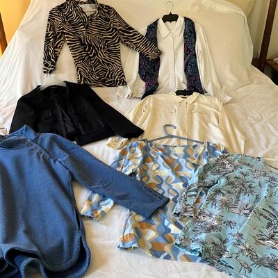 M1016 Lot of Ladies McLaughlin Blouse, Pullover, Lot