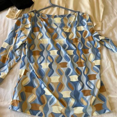 M1016 Lot of Ladies McLaughlin Blouse, Pullover, Lot