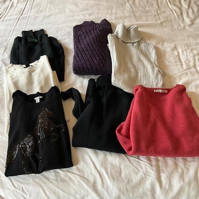 M1026 Lot of Ladies Pullover Sweaters, LAUREN,HALOGEN, MANSTED
