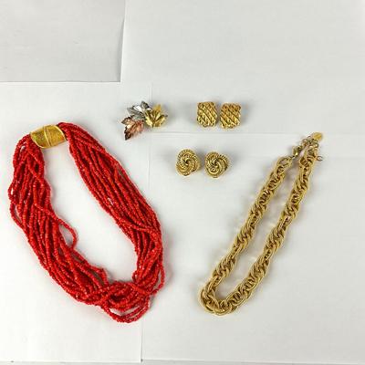M1048 Lot of Gold Tone Costume Jewelry