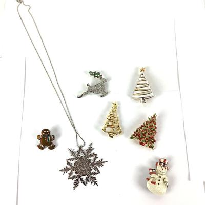 M1050 Lot of Christmas Jewelry