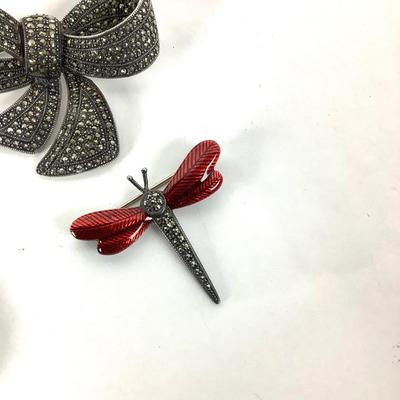 M1059 Large Silver Marcasite Bow and Dragonfly Pin with Stretch Bracelets