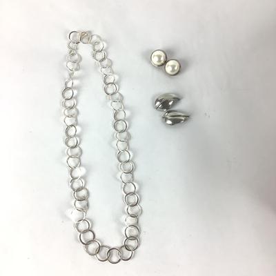 M1061 Artisan Hammered Silver Link Necklace with Silver Clip Earrings