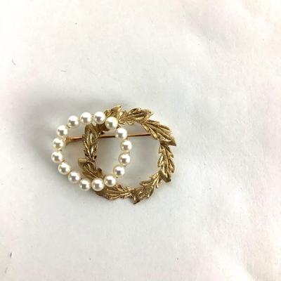 M1066 14k Yellow Gold Circle Leaf Pearl Pin