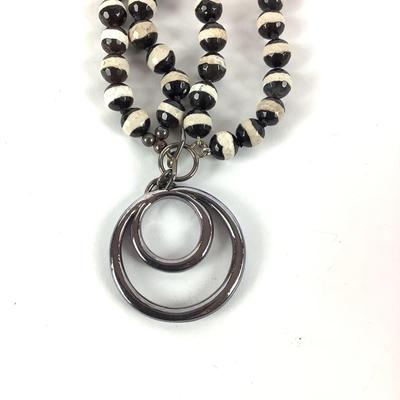 M1068 Ladies Black & White Glass Faceted Beaded Necklace with Silver Clip Earrings