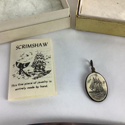 M1070 Vintage Scrimshaw Pie Server and Pendant