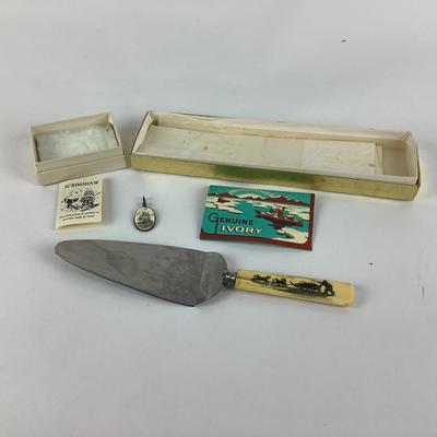 M1070 Vintage Scrimshaw Pie Server and Pendant