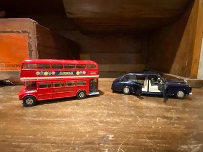 CORGI TOYS, LONDON TRANSFERS ROUTEMASTER AND ROLLS ROYCE PHANTOM