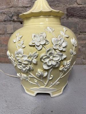 Vintage yellow flower cameo lamp