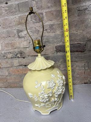 Vintage yellow flower cameo lamp
