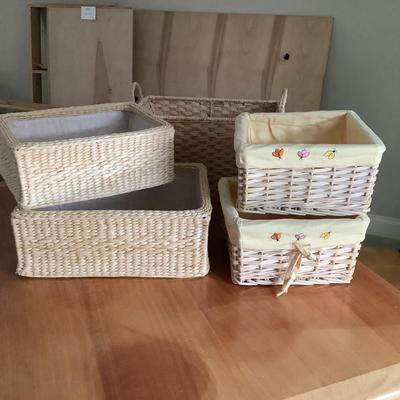BR1076 Lot of White Lined Baskets