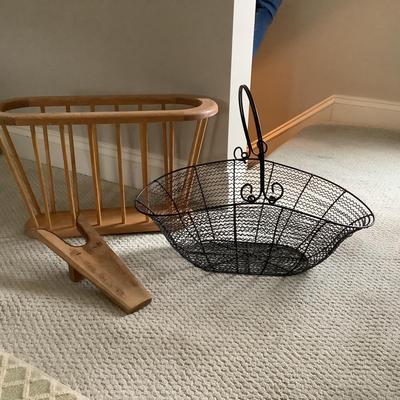 BR1077 Wire Basket with Magazine Rack and Boot Jack