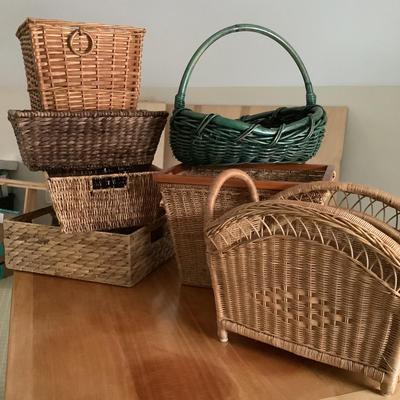 BR1078 Large Lot of Baskets,