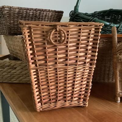 BR1078 Large Lot of Baskets,