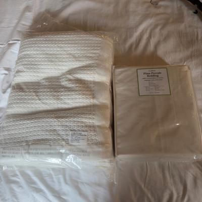 M1081 NEW in Package L.L. Bean King Sheet Set with Egyptian Cotton King Blanket