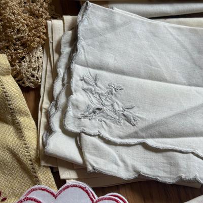 LOT 254F: Vintage Lace Doilies, Beautiful Embroidered Table Cloths, Napkins & Pillow Case