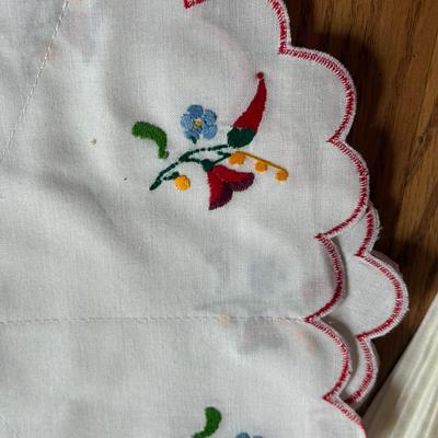 LOT 254F: Vintage Lace Doilies, Beautiful Embroidered Table Cloths, Napkins & Pillow Case