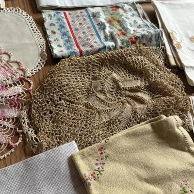LOT 254F: Vintage Lace Doilies, Beautiful Embroidered Table Cloths, Napkins & Pillow Case